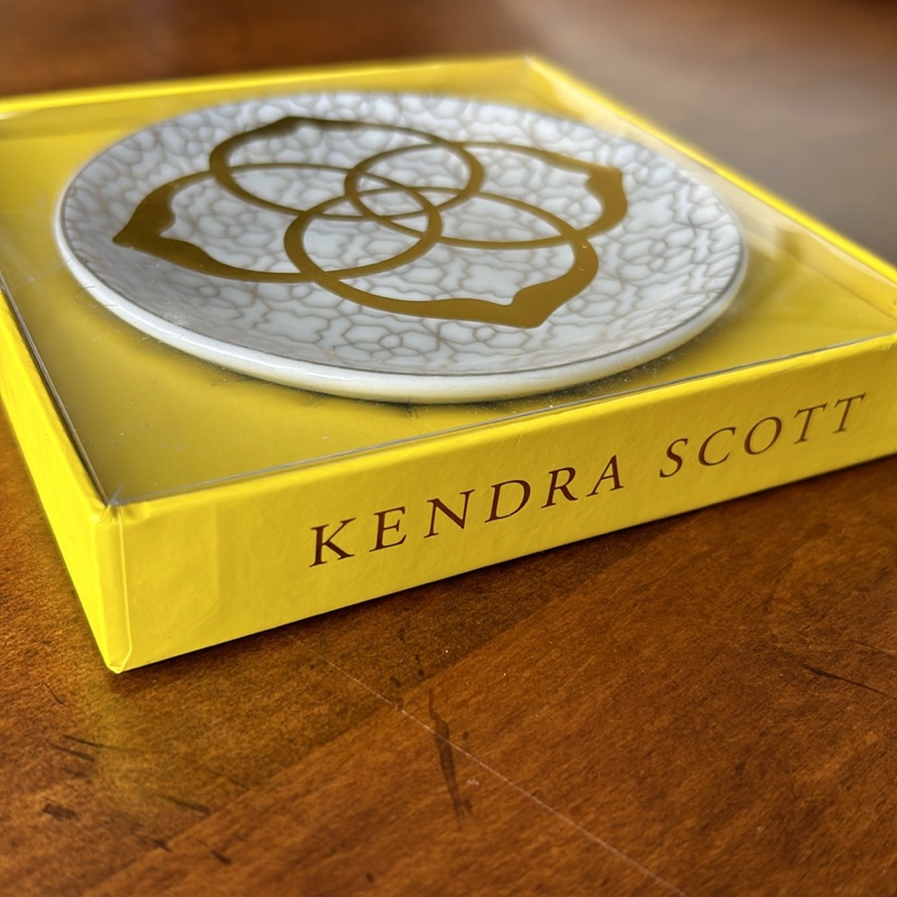 Kendra Scott Filigree Ring Dish NWT
